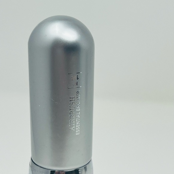 NWT IT Cosmetics #114 Airbrush Essential Bronzer Brush. Brand new sealed. - Picture 10 of 13